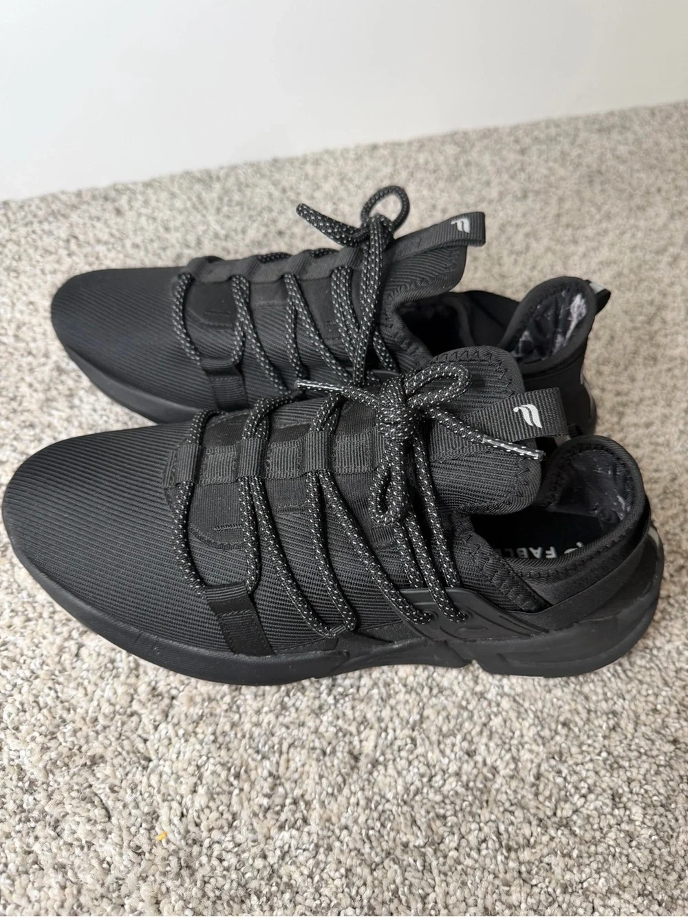 Like New Fabletics Marin Performance Sneaker Size 9